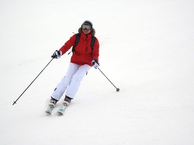lyžařka na svahu